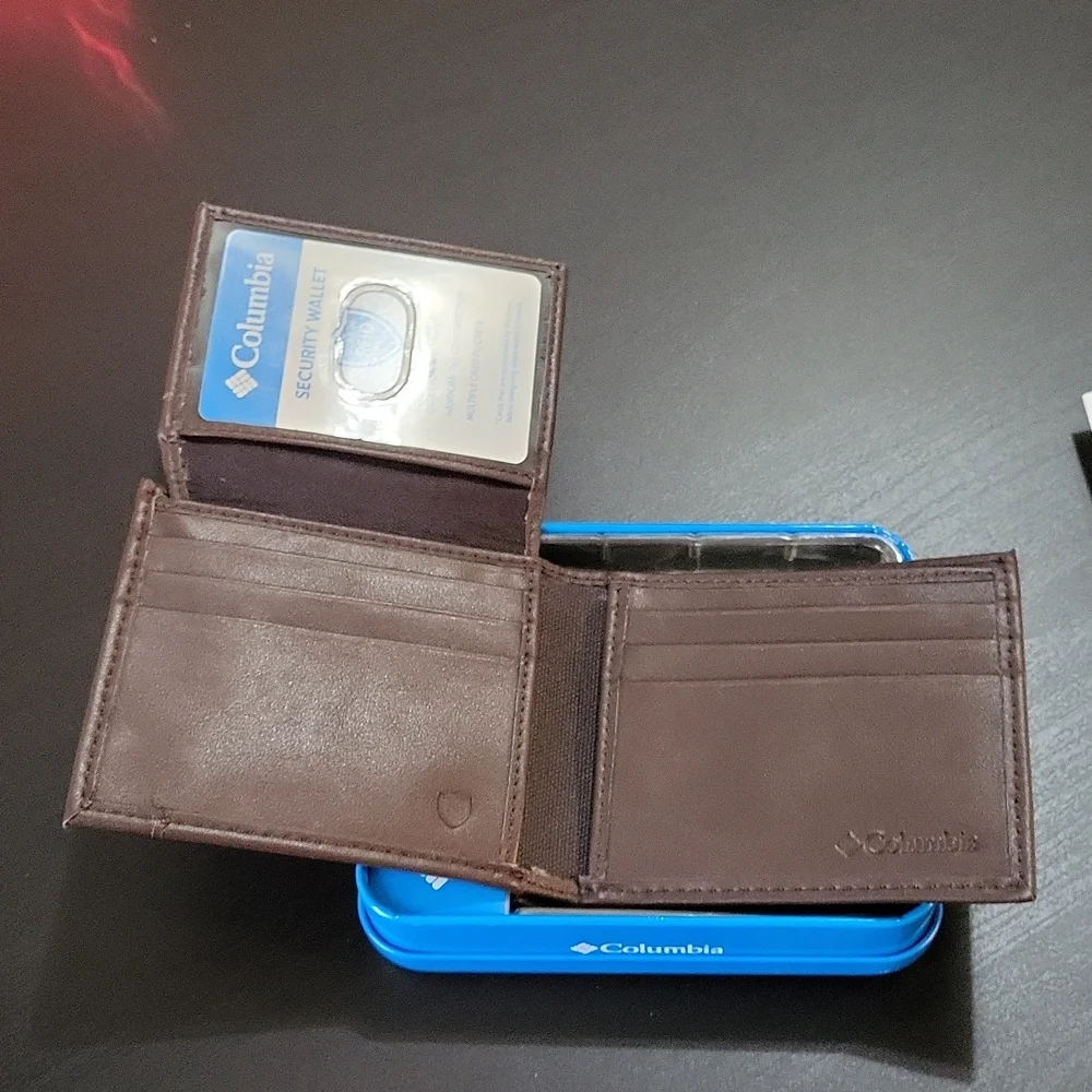 Columbia Wallet